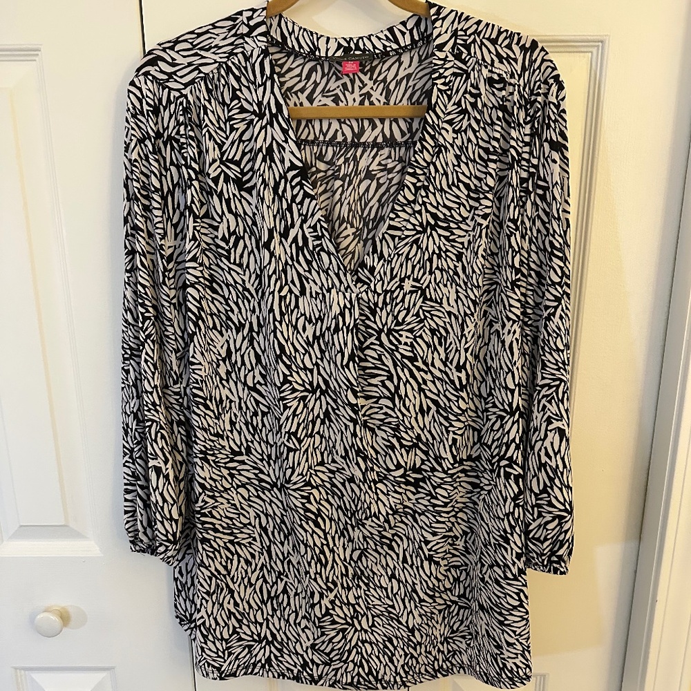 Vince Camuto  Long Sleeve Top